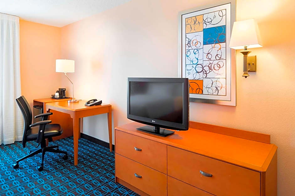 Fairfield Inn & Suites by Marriott State College