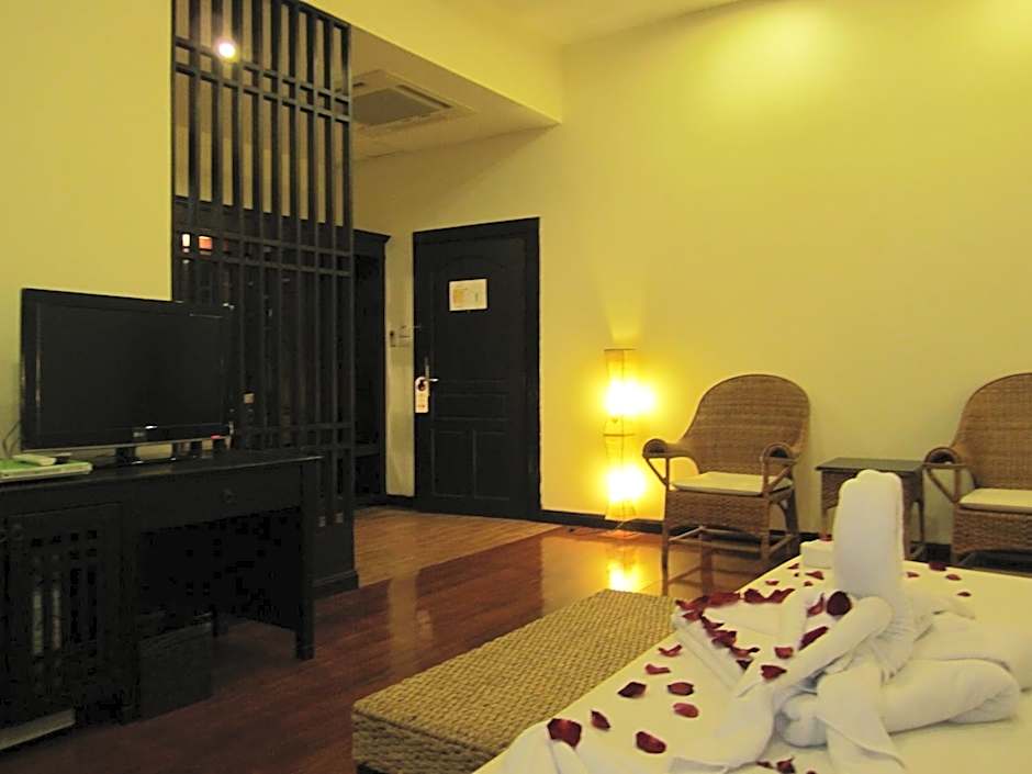 Photo 1 of 21 of Junior Suite