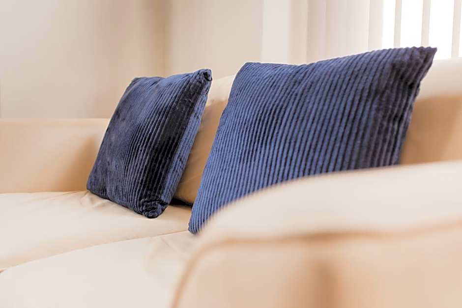 1 Bed Old Town City Studio near Theatre Suit Work or Leisure