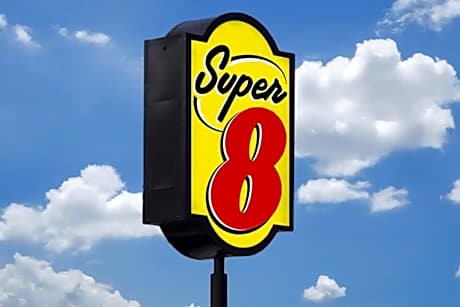 Super 8 by Wyndham Montreal