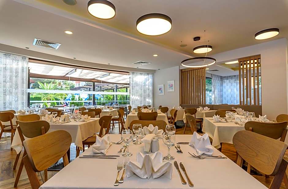 Lion Sunny Beach Hotel