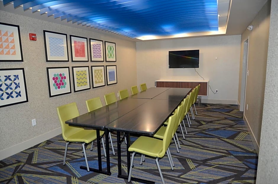Holiday Inn Express Hotel & Suites Rochester By IHG