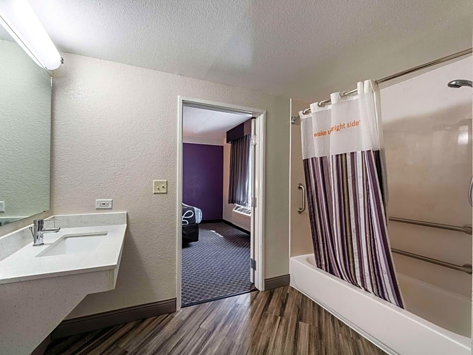 La Quinta Inn & Suites by Wyndham San Antonio Downtown