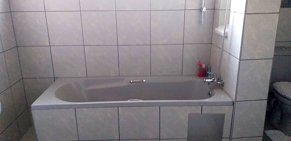 Kwa-Dlamathe Guesthouse