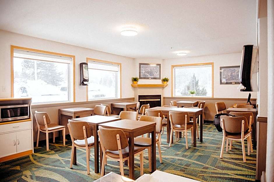 Super 8 by Wyndham Revelstoke BC