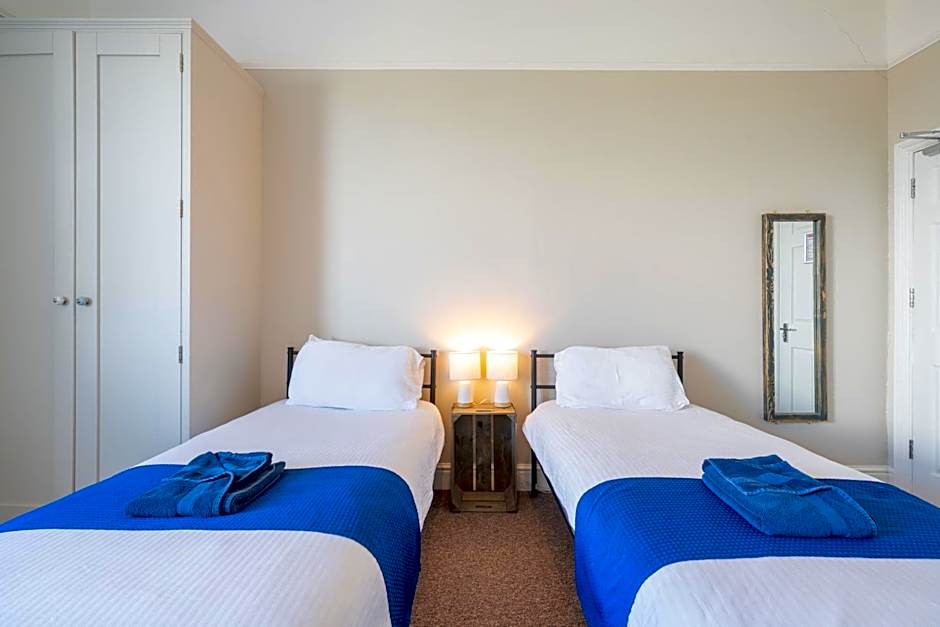 The Veteran Hotel & Bar