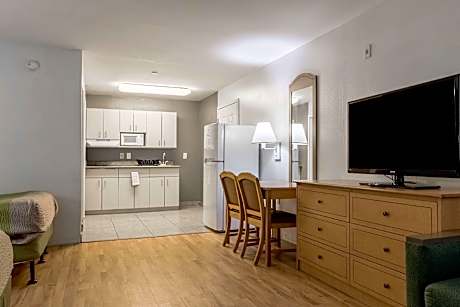 2 Full Beds | Non-Smoking, Kitchen