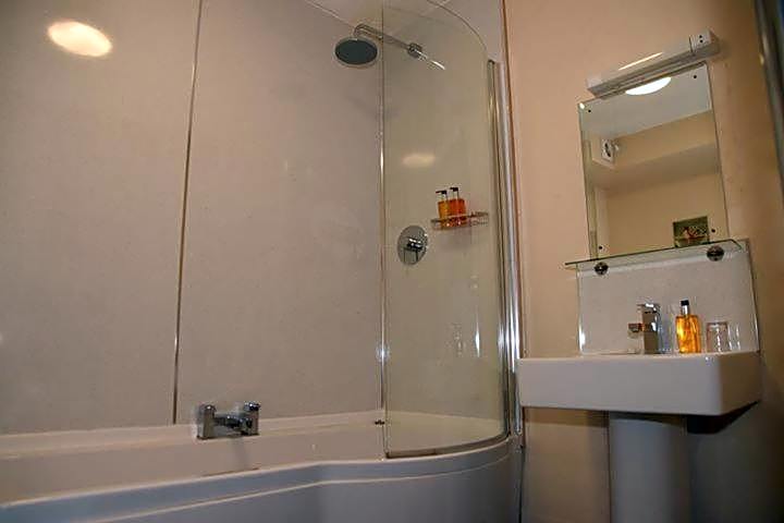 Harry's Hotel & Restaurant