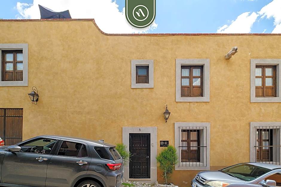 Amazing House in City Center - Rooftop - Skyline