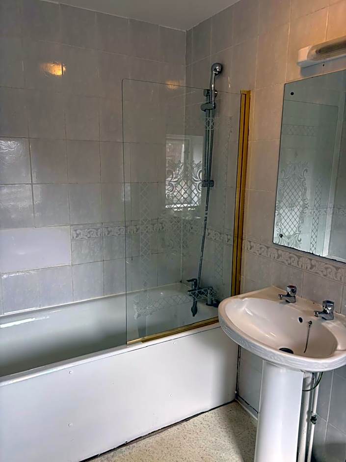 The Tudor House Hotel