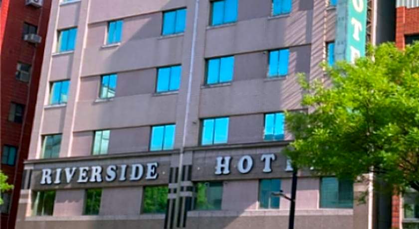 Riverside Hotel