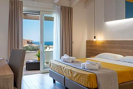 Double or Twin Room with Sea View