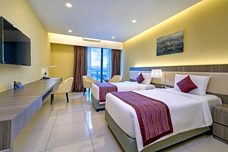 Deluxe Twin Room : Awana Trail Tickets for 2 & Voucher RM 30 for Party Karaoke Room 