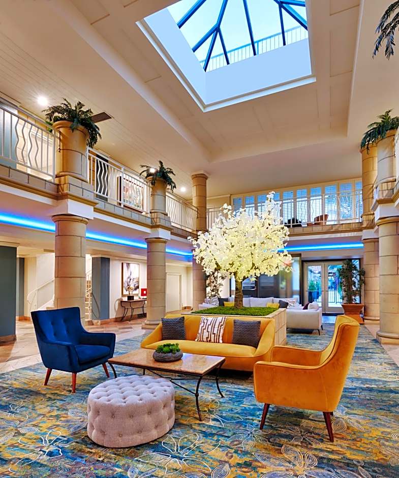 Atrium Hotel At Orange County Airport