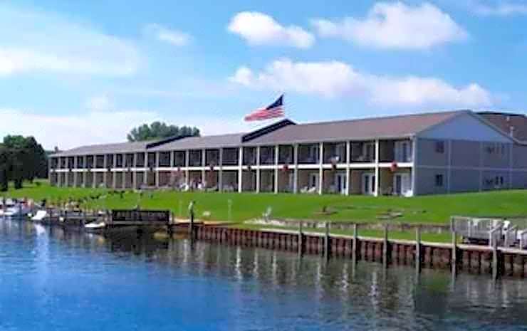 Fleetwood Inn & Suites