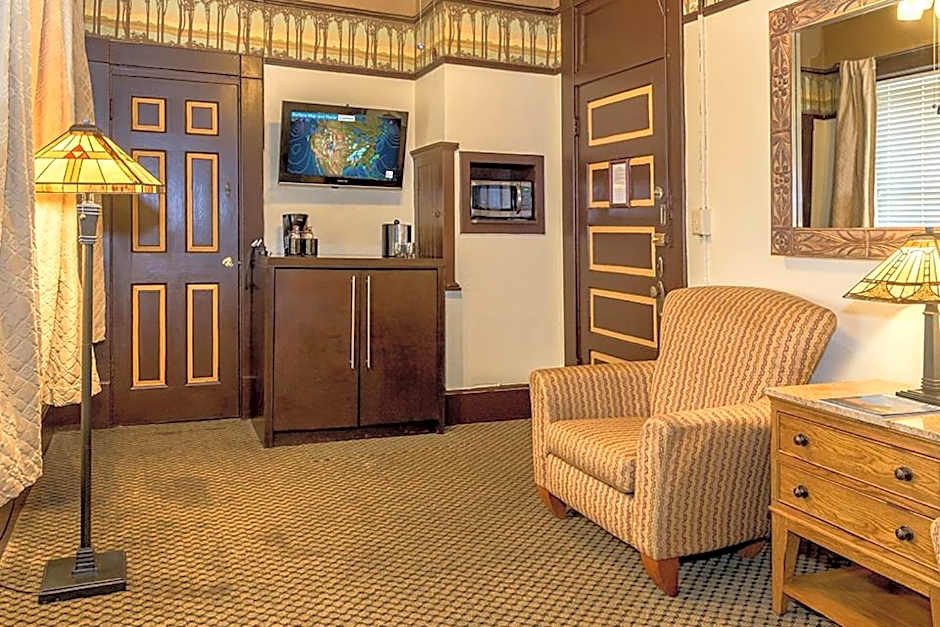 1905 Basin Park Hotel