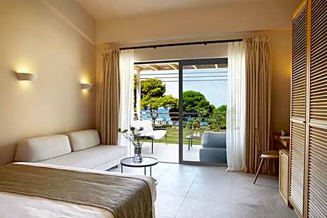 Exclusive Seafront Villa with Private Pool - Nest Villas & Suites