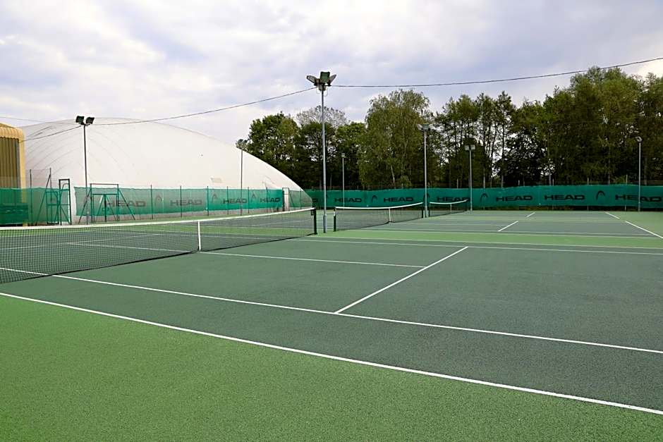 The Essex Golf & Country Club Hotel