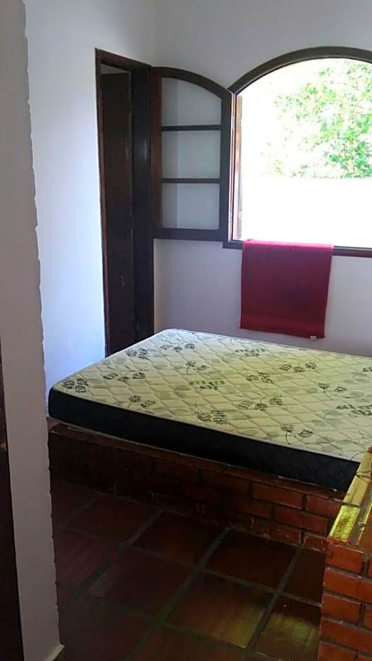 CASA 7 qts sendo 4 suites, Piscina Churrasqueira 200 m praia Anjos