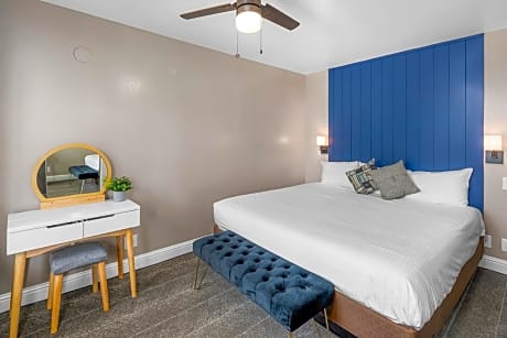 Deluxe King Suite