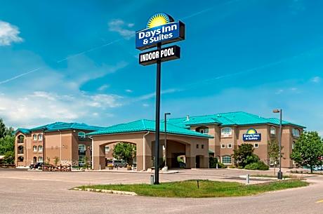 Days Inn & Suites by Wyndham Brandon