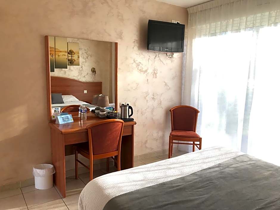 Logis Hostellerie Le Chatel Nangis