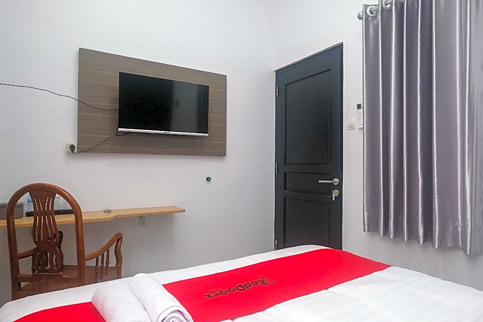 RedDoorz Syariah near UNIMUS Semarang