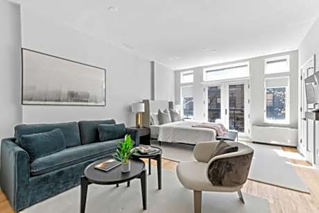 Luxe Studio w Juliet Balcony in Upper East