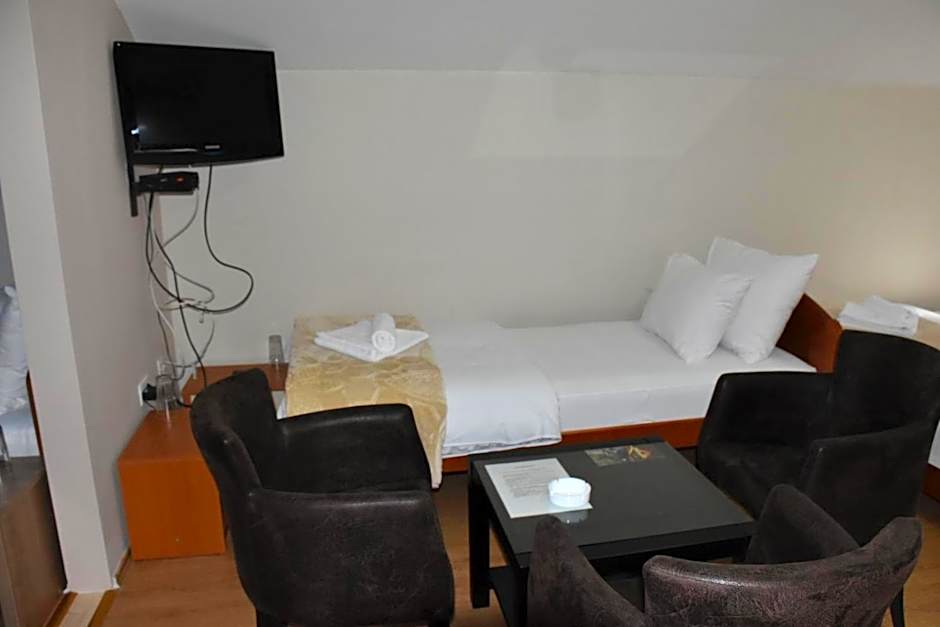 OSTROG Aparthotel KOLIBA-VLASTNIŠTVO MANASTIRA OSTROG