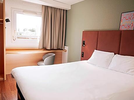 Standard Room with 1 double bed