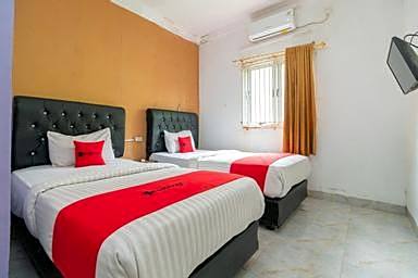 RedDoorz Syariah near Transmart Padang