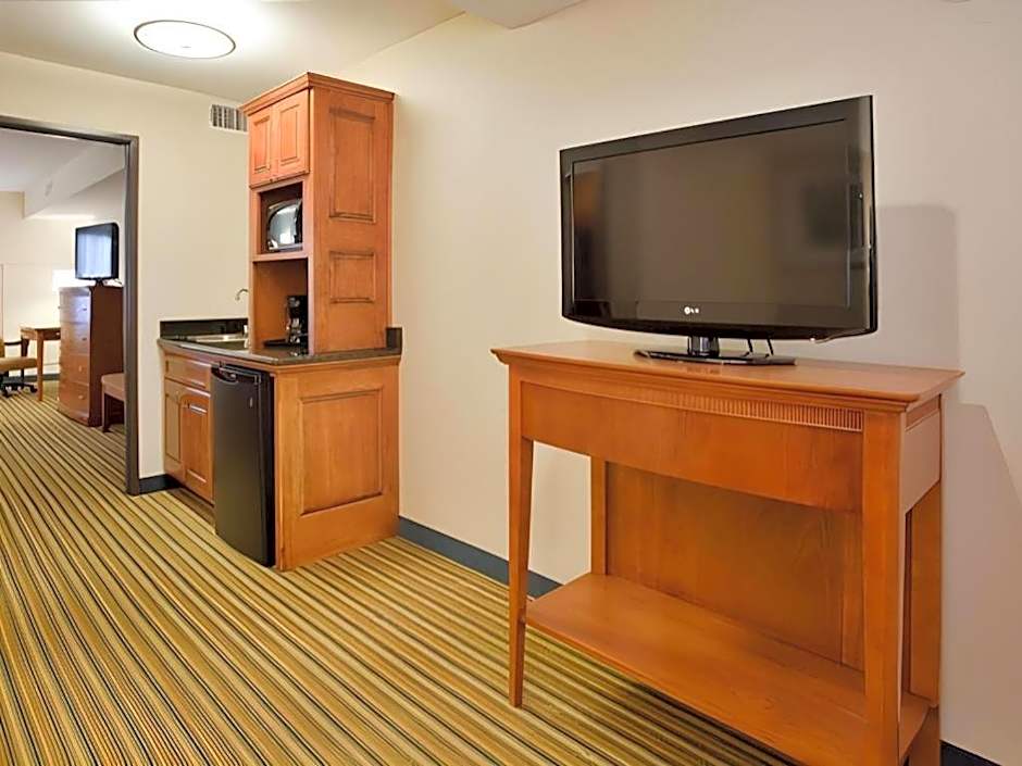Holiday Inn Express & Suites Fredericksburg By IHG