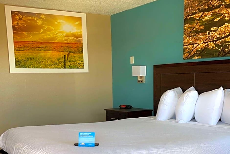 Days Inn & Suites by Wyndham Springfield on I-44