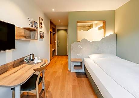 Single Room with Eiger View