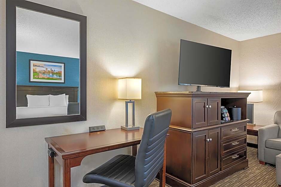 Best Western Plus Indianapolis North at Pyramids