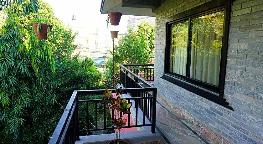 Hotel The Cherry Garden