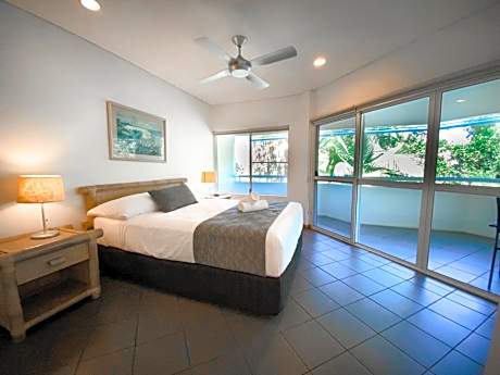 Three-Bedroom Apartment with Spa Bath