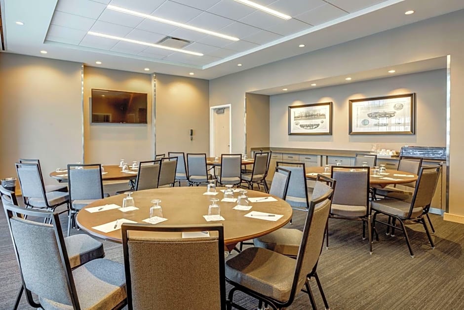 Hampton Inn By Hilton & Suites Boston-Waltham