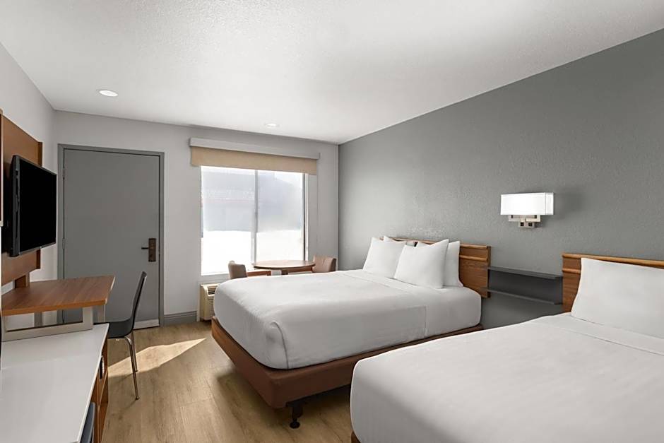 Super 8 by Wyndham Fort Bragg