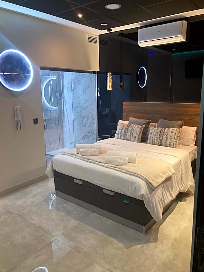 DAOS Suites & Terrace Marbella