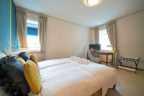 Suite with Queen Bed