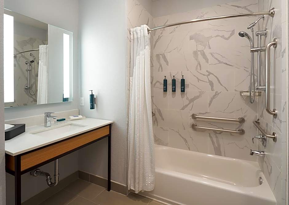 DoubleTree by Hilton Houston Westchase