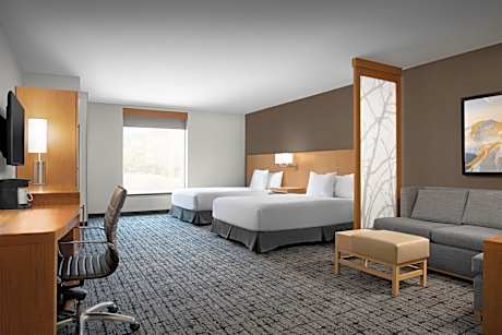 Queen Room with Two Queen Beds and Accessible Tub - Disability Access