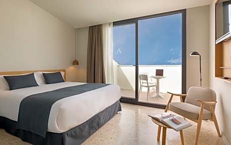 Deluxe Double Room (1 Adult) - Top Floor