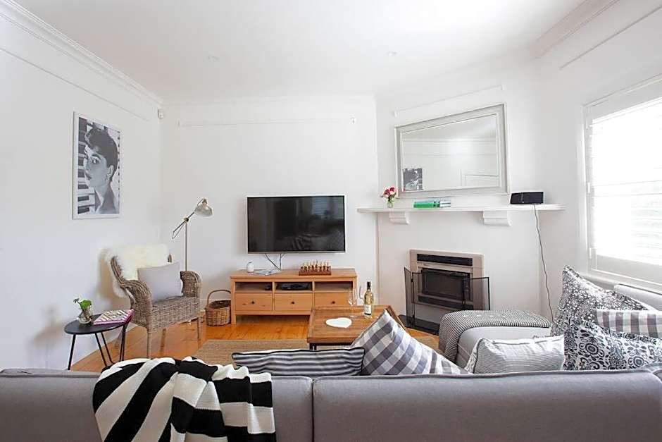 THE WHITE HOUSE luxury villa embedded in history