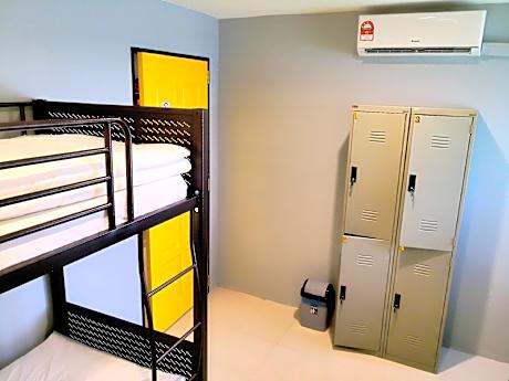 1 Person in 4-Bed Dormitory with En-Suite - Mixed