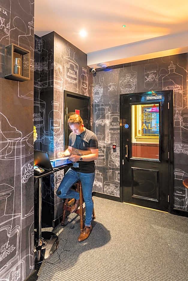 Camden Enterprise Hotel