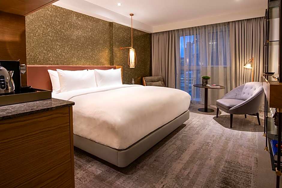Lincoln Plaza London, Curio Collection By Hilton