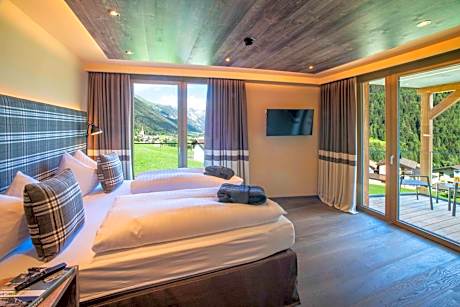 Deluxe Four-Bedroom Penthouse