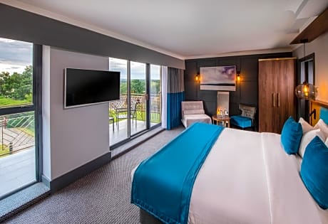 Superior Double Room with Balcony and Lake View